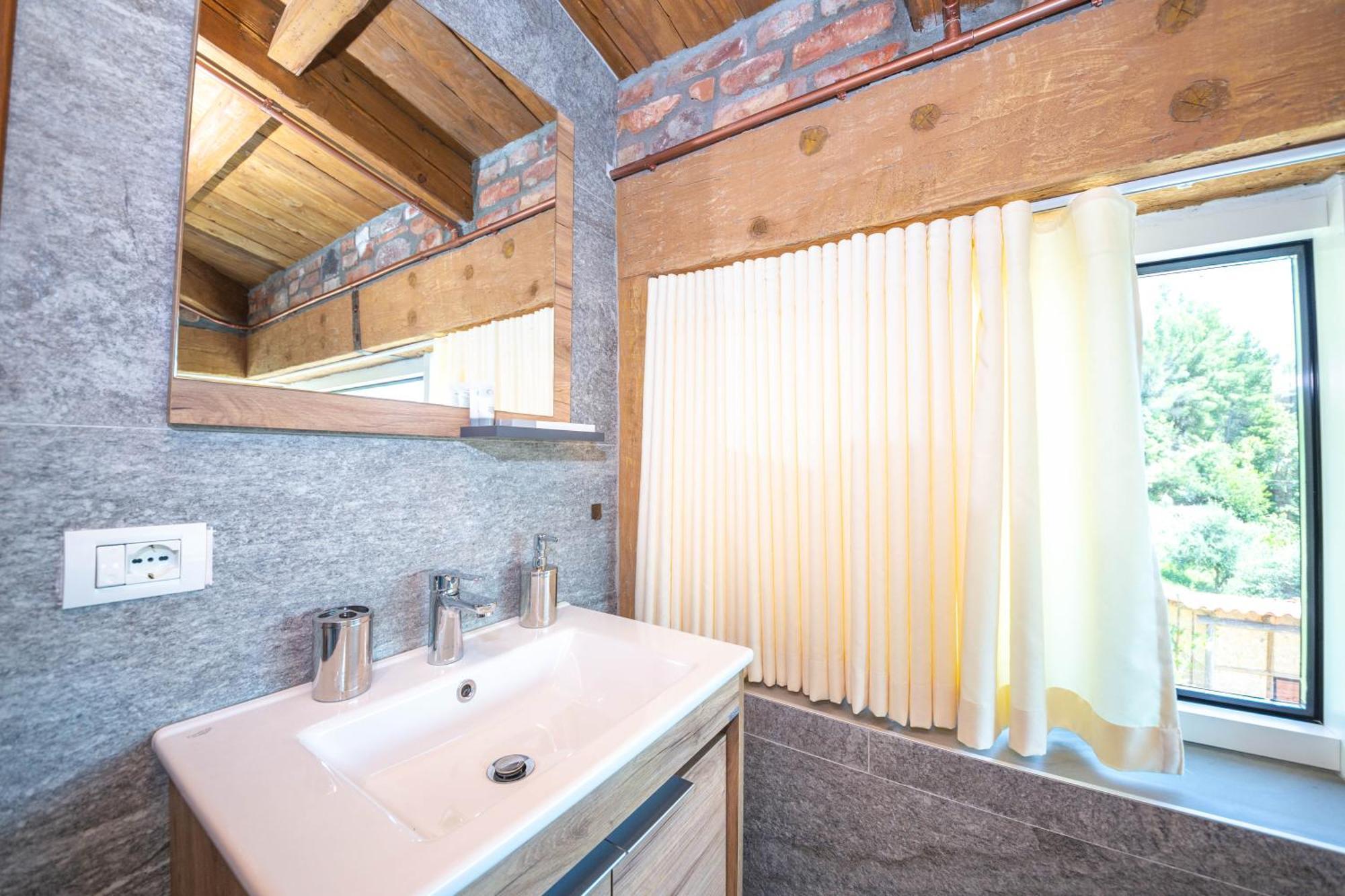 Hani I Taulant Shahinit Bed & Breakfast *