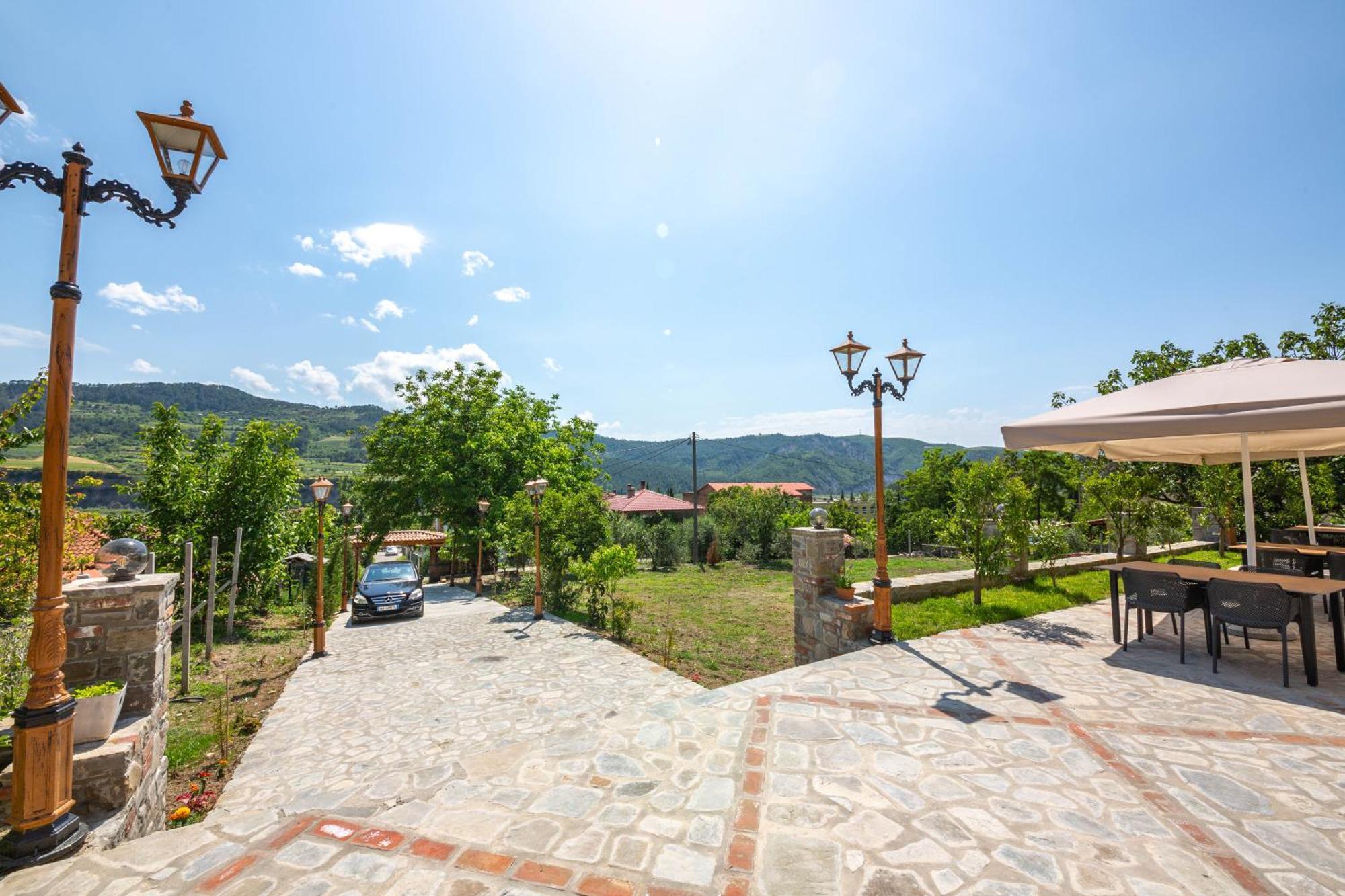 Hani I Taulant Shahinit Bed & Breakfast Gramsh