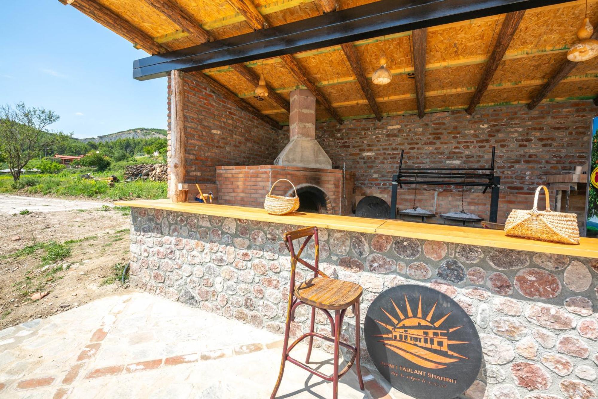 Hani I Taulant Shahinit Bed & Breakfast