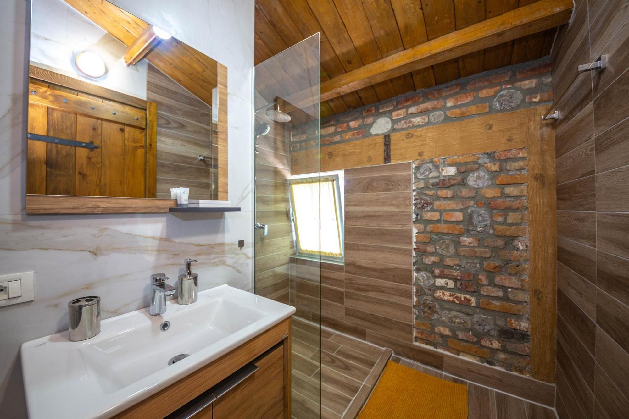 Hani I Taulant Shahinit Bed & Breakfast