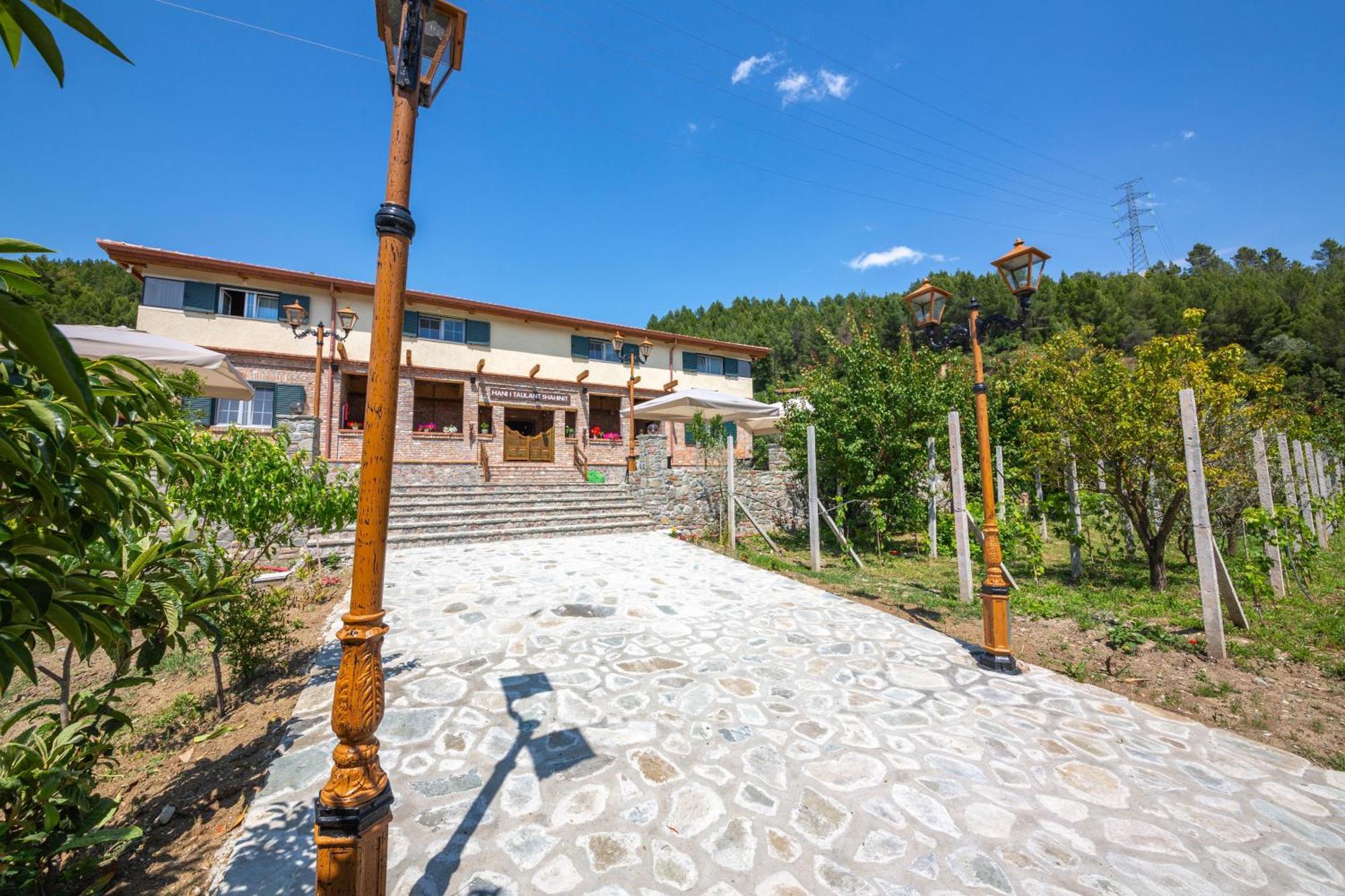 Bed & Breakfast Hani I Taulant Shahinit Gramsh