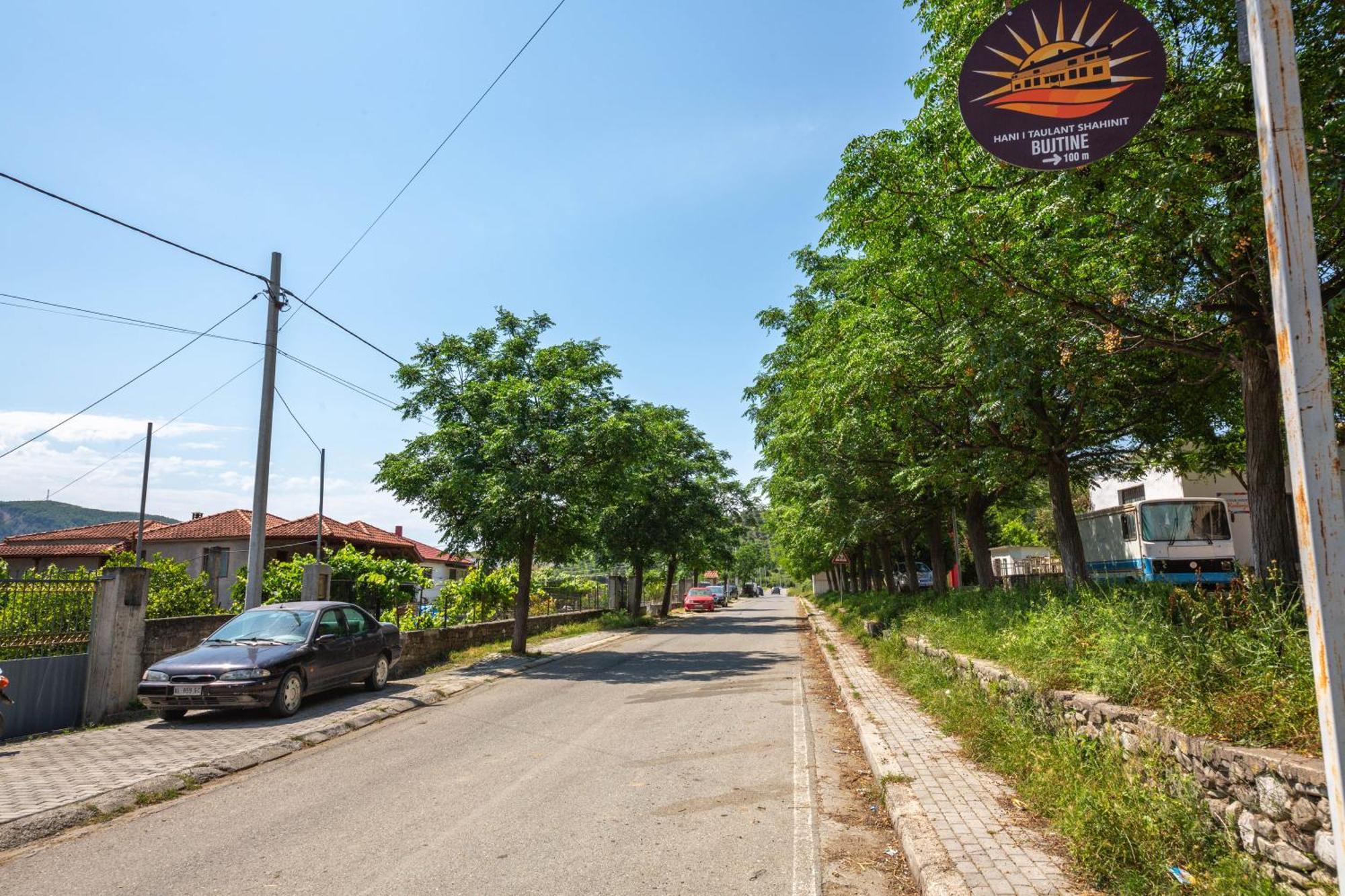 Hani I Taulant Shahinit Bed & Breakfast Gramsh